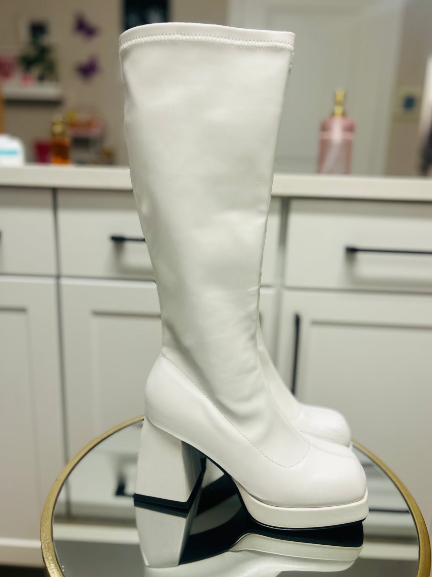 Pre-Loved Retro White Chunky Heel Tall Boots