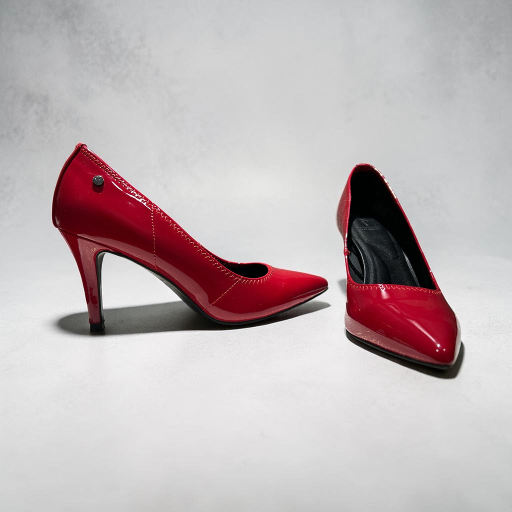 Vera Wang Stretch Patent Red Pumps Size 8